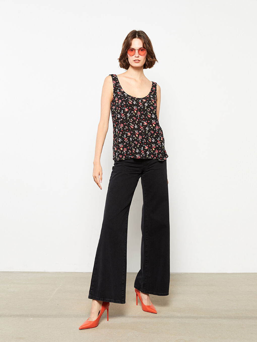 U Neck Floral Sleeveless Viscose Women's Blouse-1