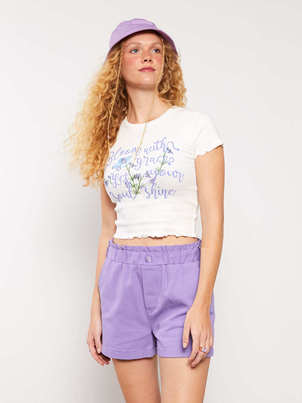 Lila Beli Lastikli Standart Fit Düz Cep Detaylı Kadın Şort-2