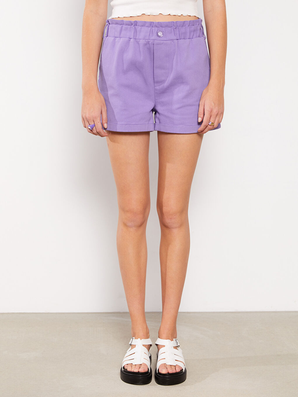 Lila Beli Lastikli Standart Fit Düz Cep Detaylı Kadın Şort-3