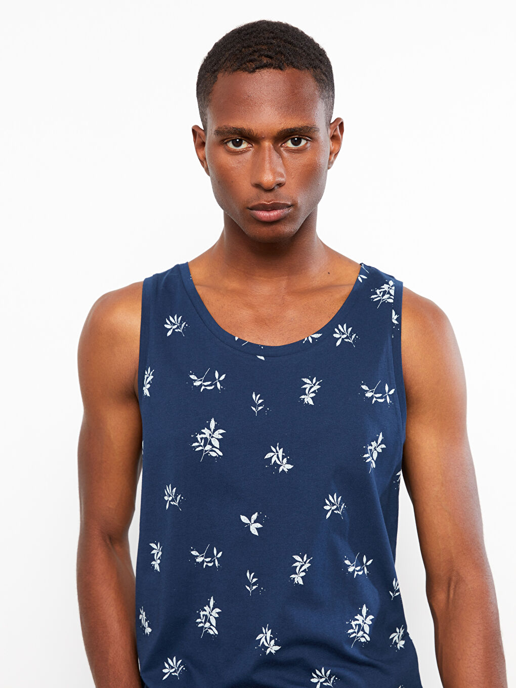 T-shirt sans manches en jersey imprimé à col rond pour hommes-1