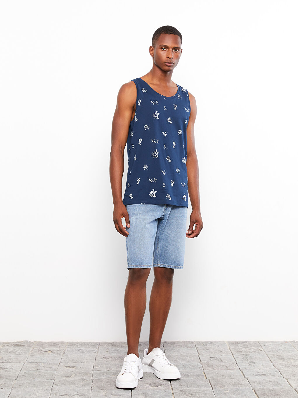 T-shirt sans manches en jersey imprimé à col rond pour hommes-2