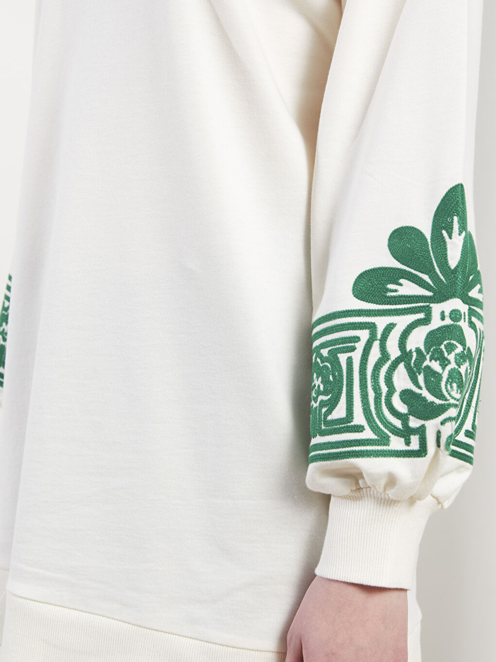 Ekru Bisiklet Yaka Nakış Detaylı Uzun Kollu Kadın Sweatshirt Tunik-3