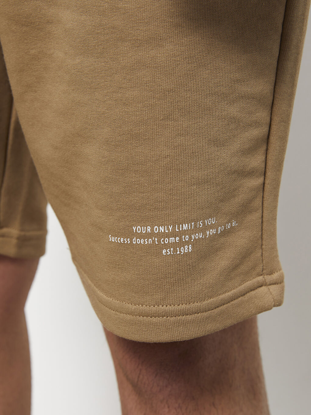 شورت عادي للرجال بوسط مطاطي-3