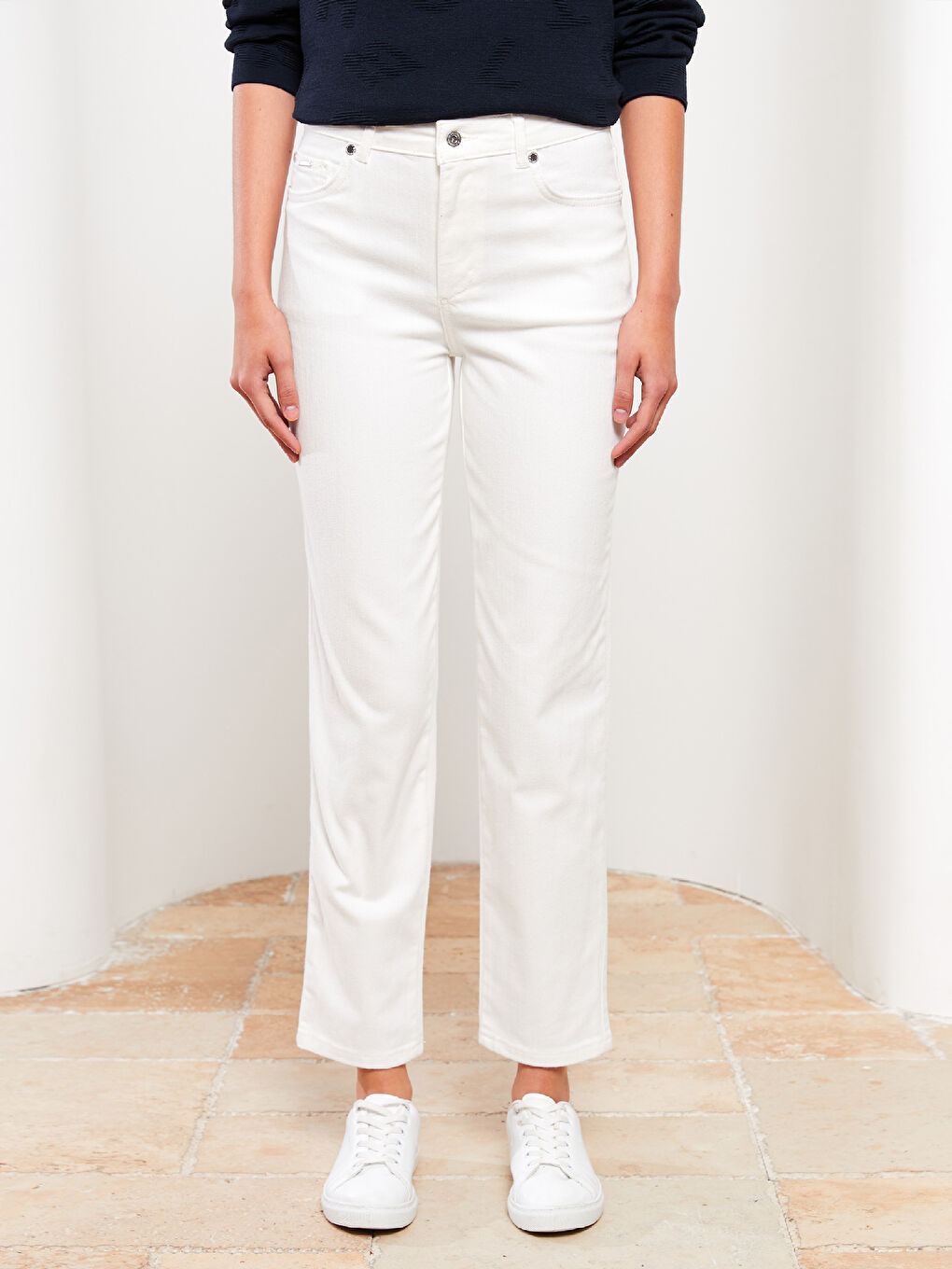 Standard Fit Regular Pocket Detailed Women's Trousers-3