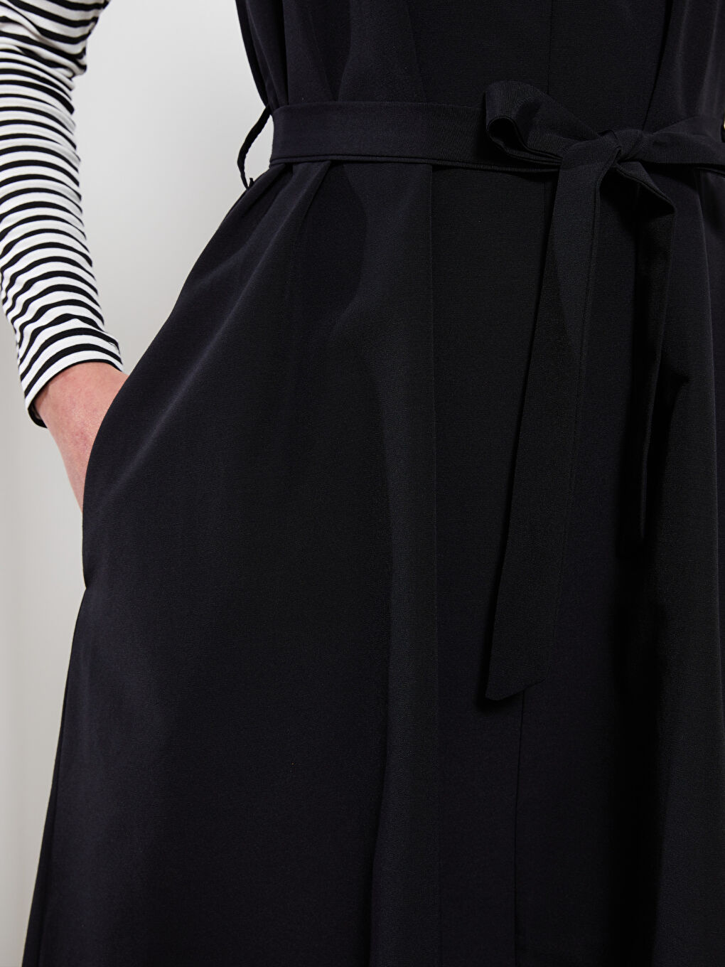 Siyah Kadın V Yaka Düz Kolsuz Elbise-3