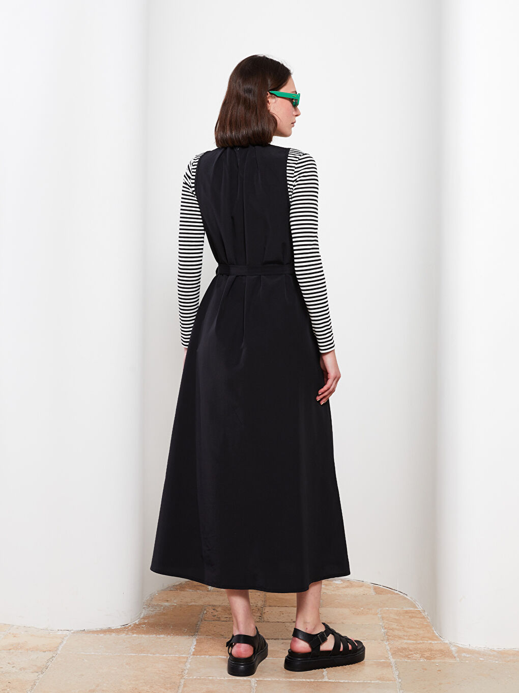 Siyah Kadın V Yaka Düz Kolsuz Elbise-4