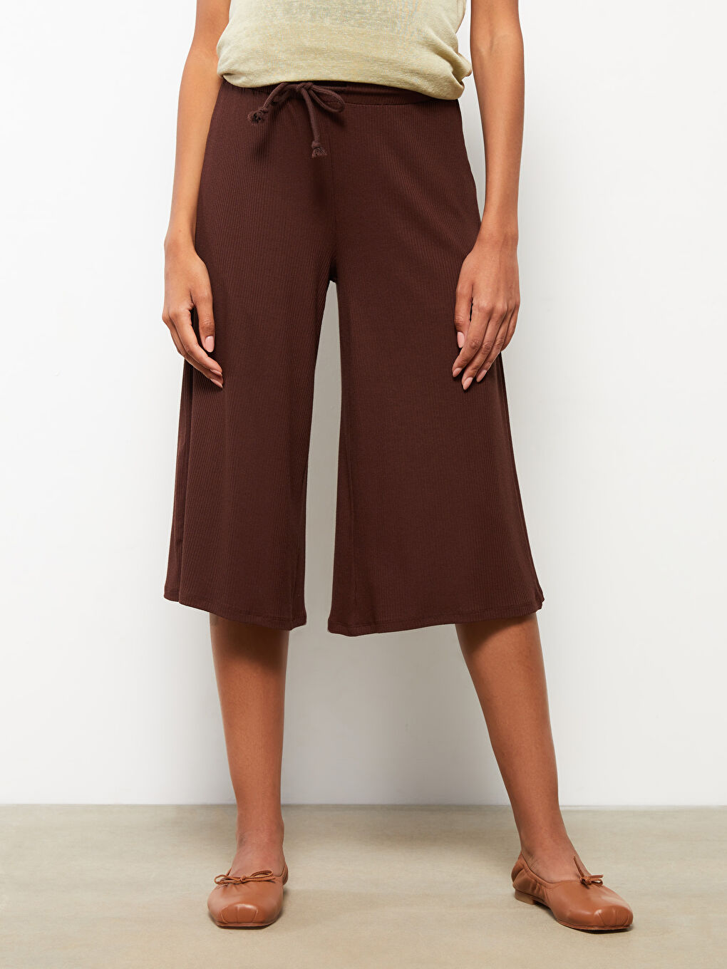 Elastic Waist Plain Maternity Capri-3