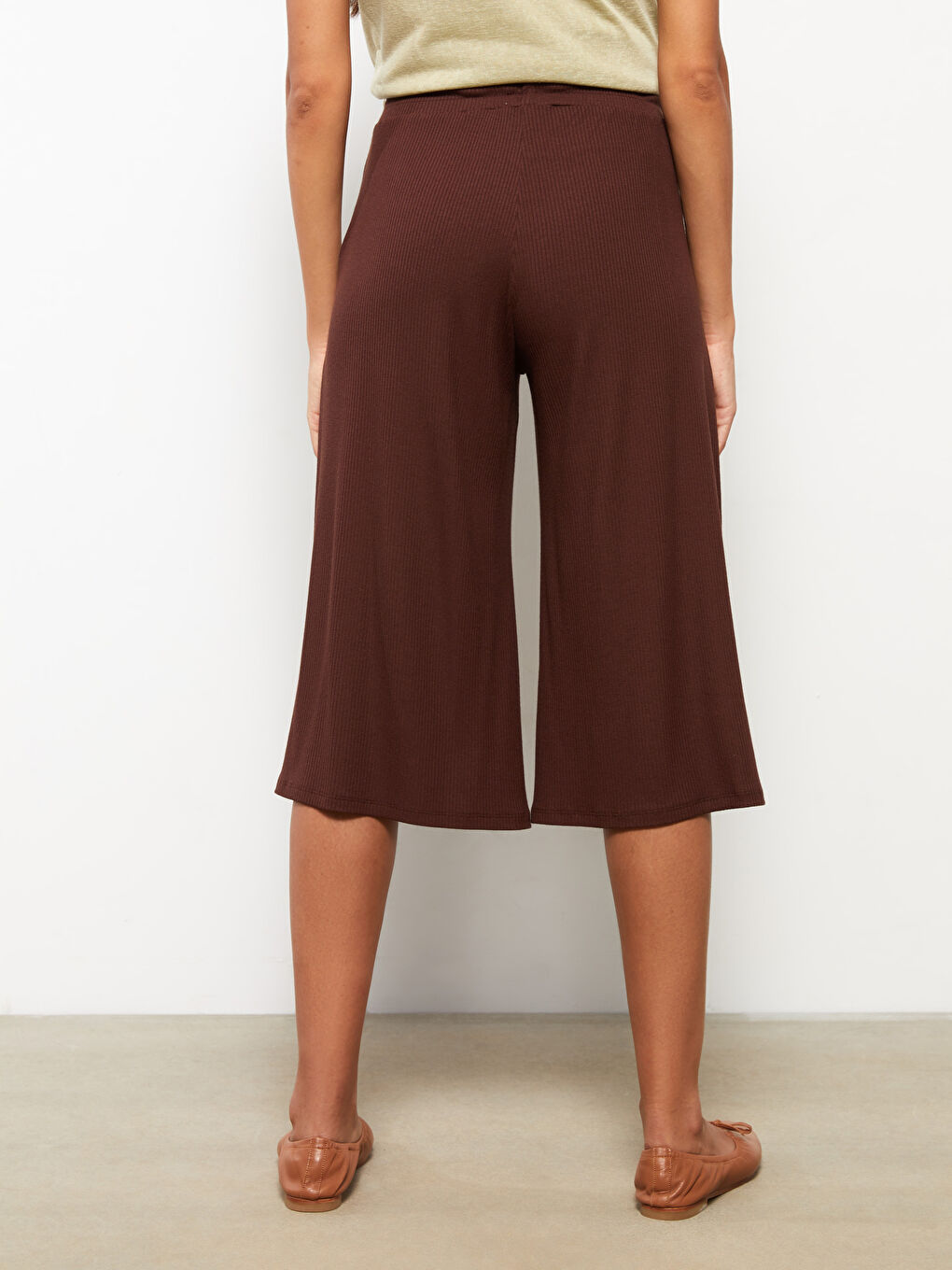 Elastic Waist Plain Maternity Capri-4