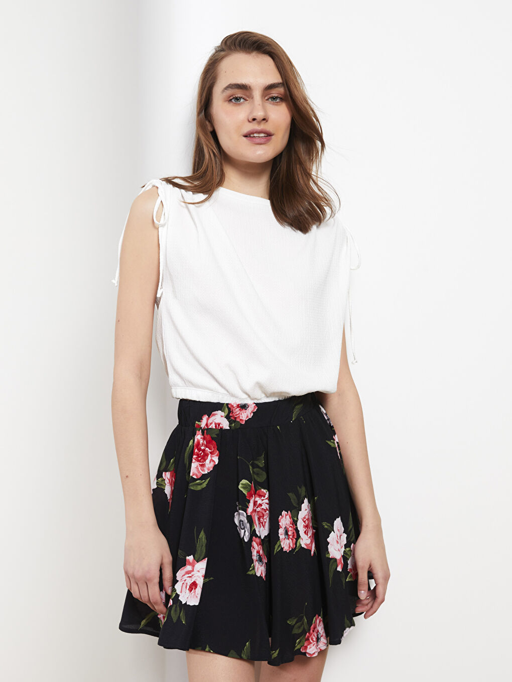 Ekru Bisiklet Yaka Düz Kısa Kollu Kadın Tişört-1