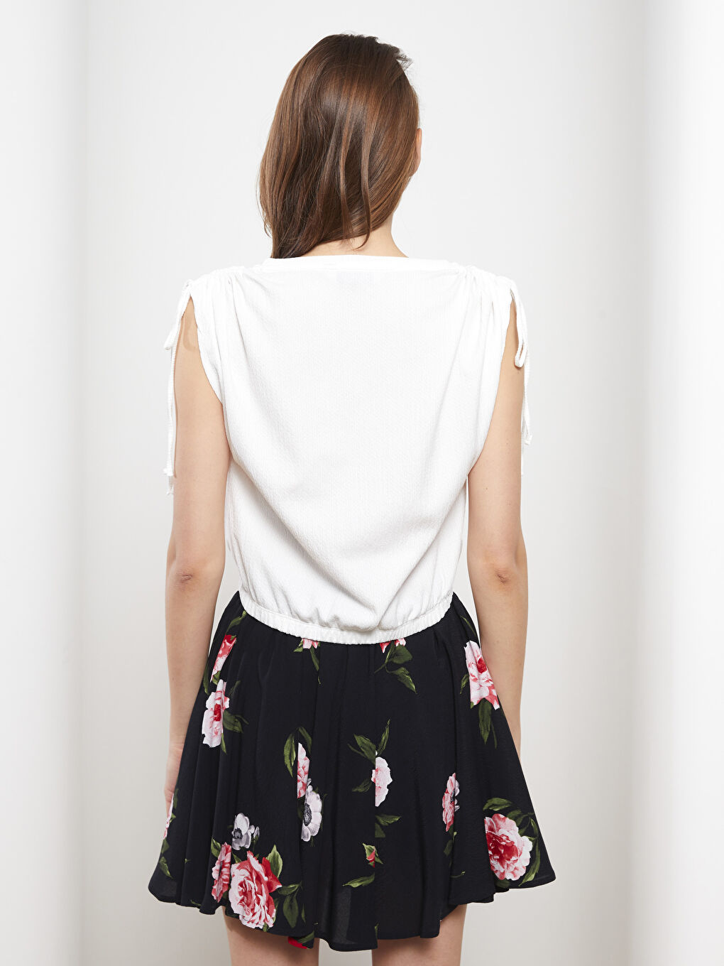 Ekru Bisiklet Yaka Düz Kısa Kollu Kadın Tişört-4