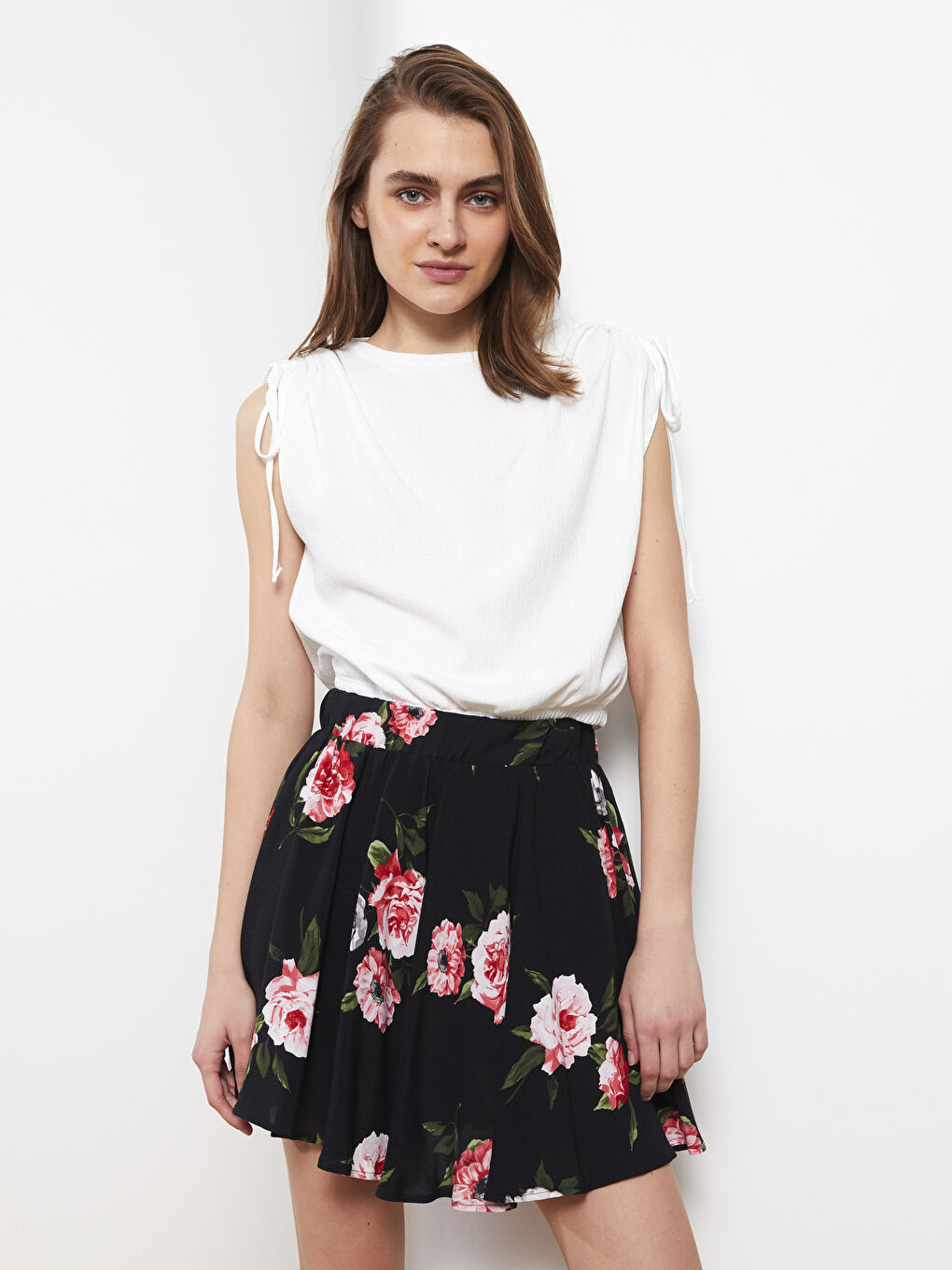 Ekru Bisiklet Yaka Düz Kısa Kollu Kadın Tişört