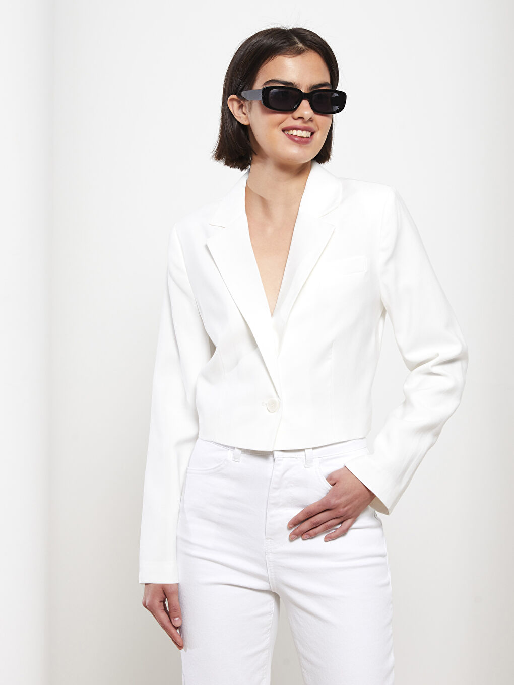 Beyaz Önden Düğme Kapamalı Düz Uzun Kollu Crop Gabardin Kadın Blazer Ceket-5