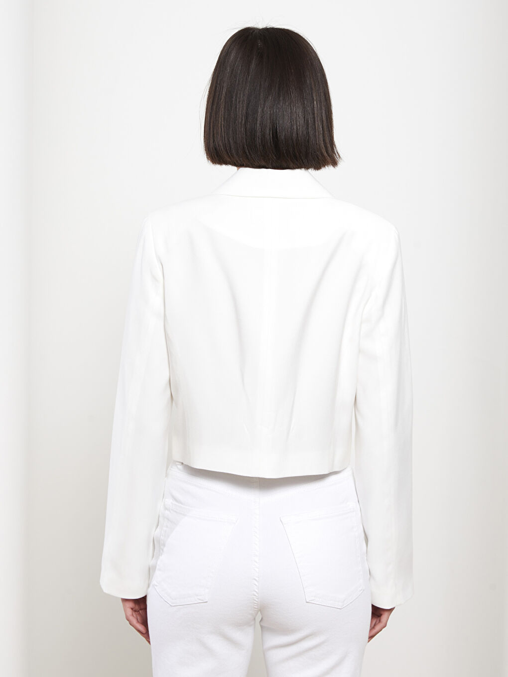 Beyaz Önden Düğme Kapamalı Düz Uzun Kollu Crop Gabardin Kadın Blazer Ceket-7