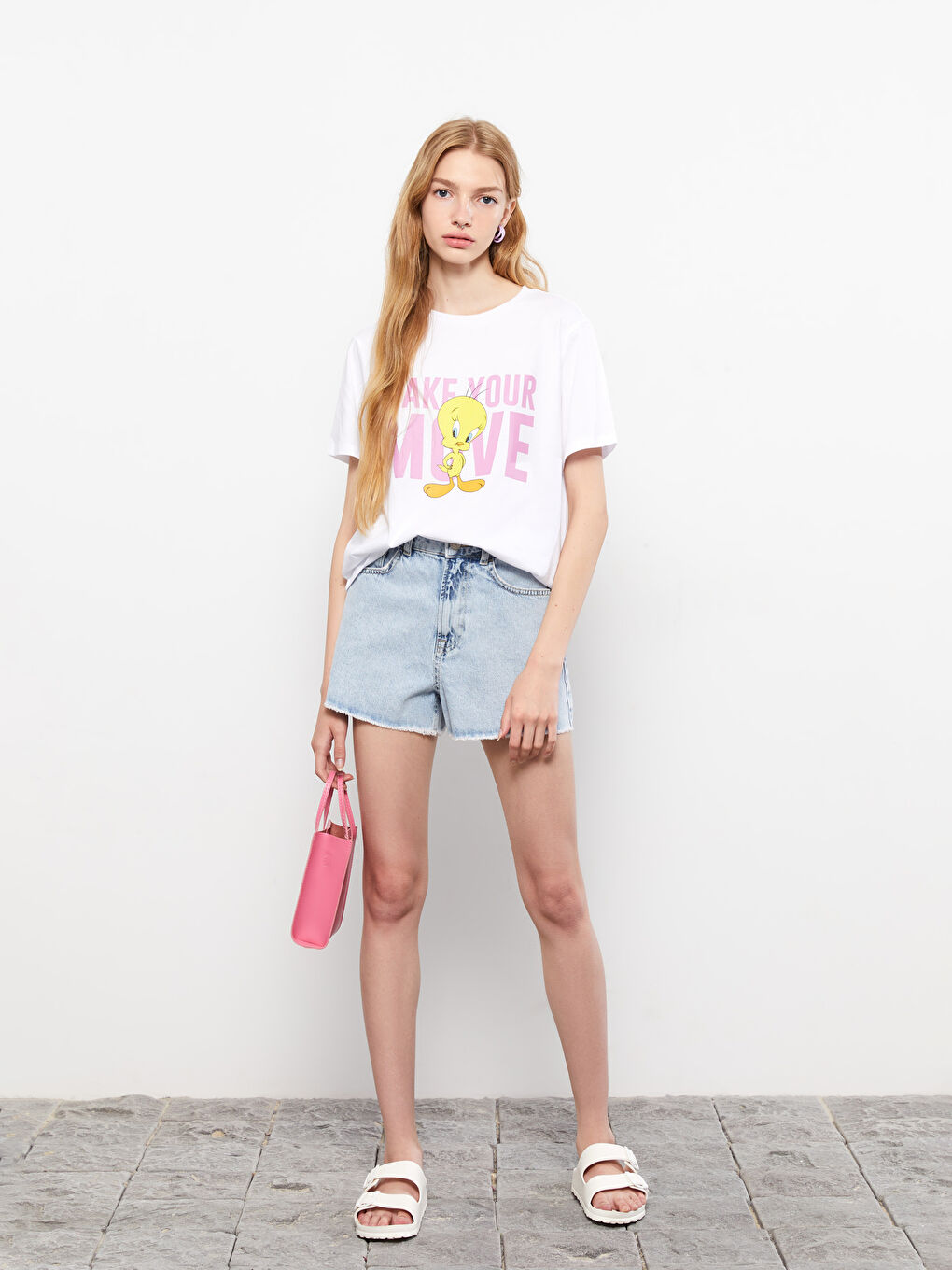 LCW Vision Crew Neck Tweety Printed Short Sleeve Cotton Women's T-Shirt -S2L019Z8-R9K