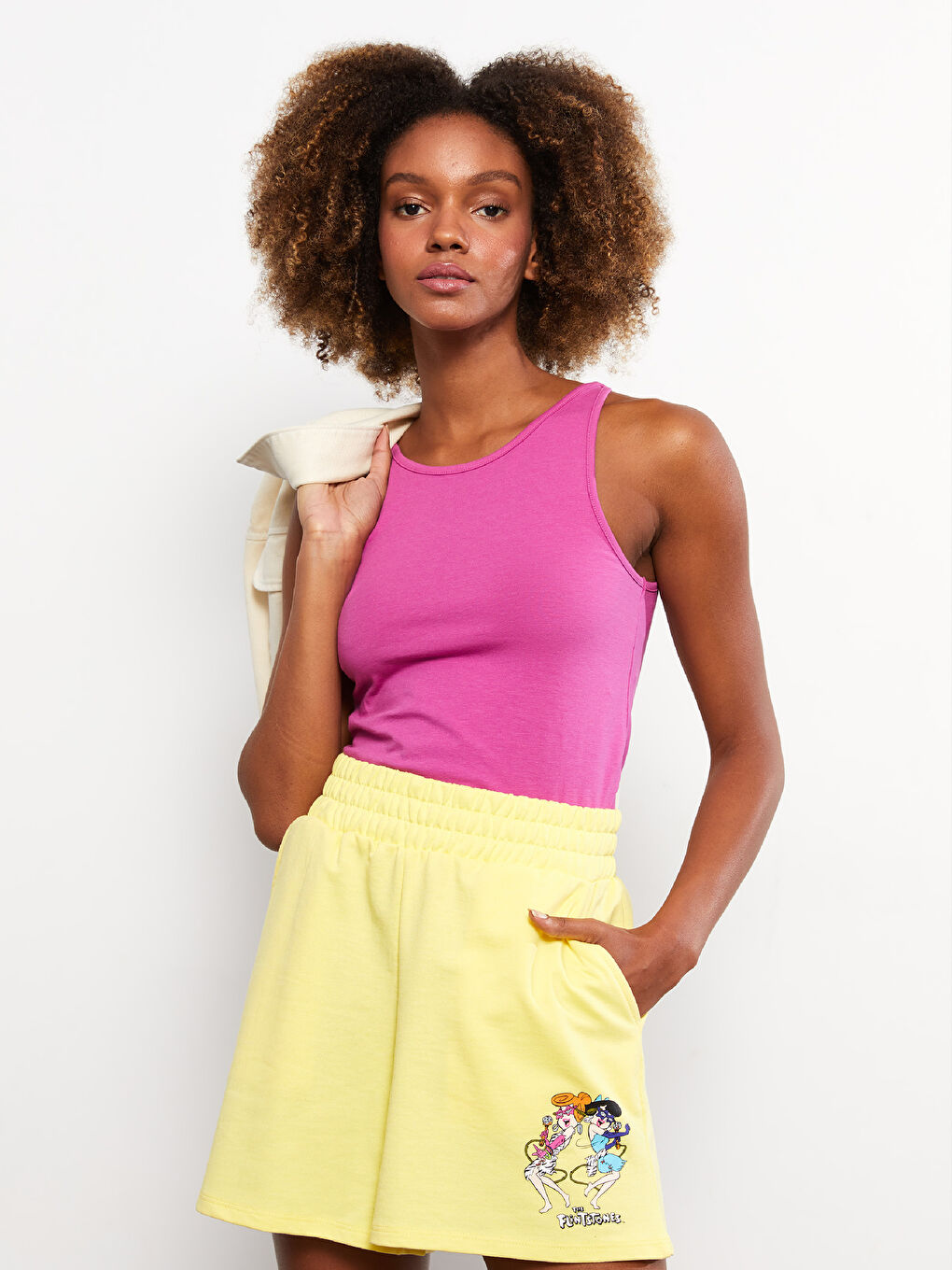 Sarı Beli Lastikli Taş Devri Baskılı Kadın Şort