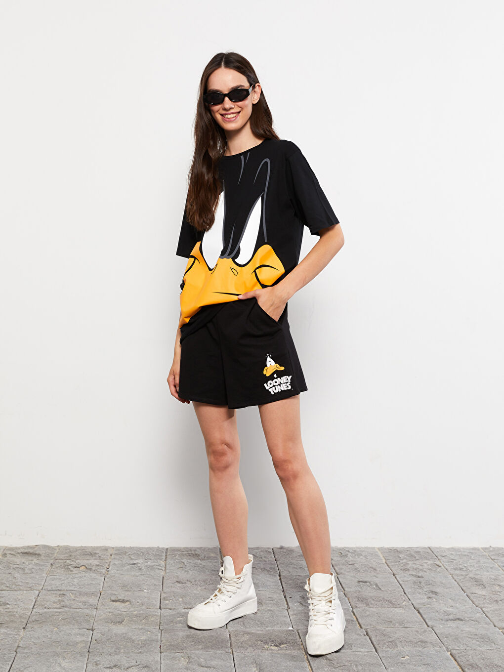 Siyah Beli Lastikli Daffy Duck Baskılı Kadın Şort