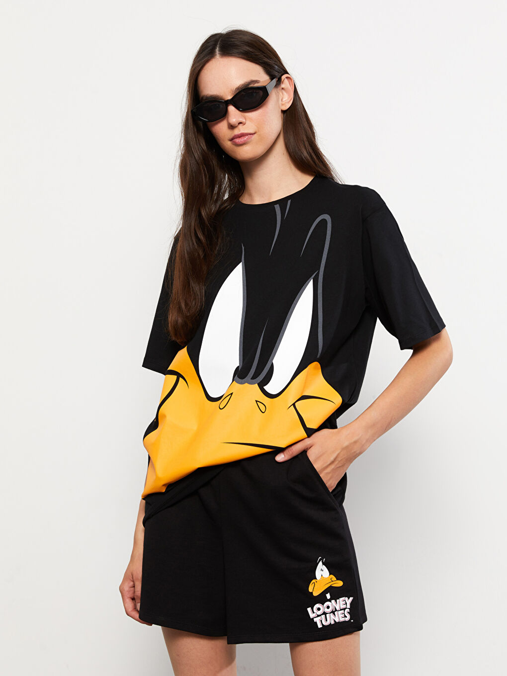 Siyah Beli Lastikli Daffy Duck Baskılı Kadın Şort-1