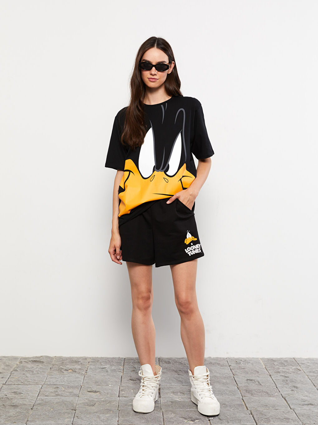 Siyah Beli Lastikli Daffy Duck Baskılı Kadın Şort-2