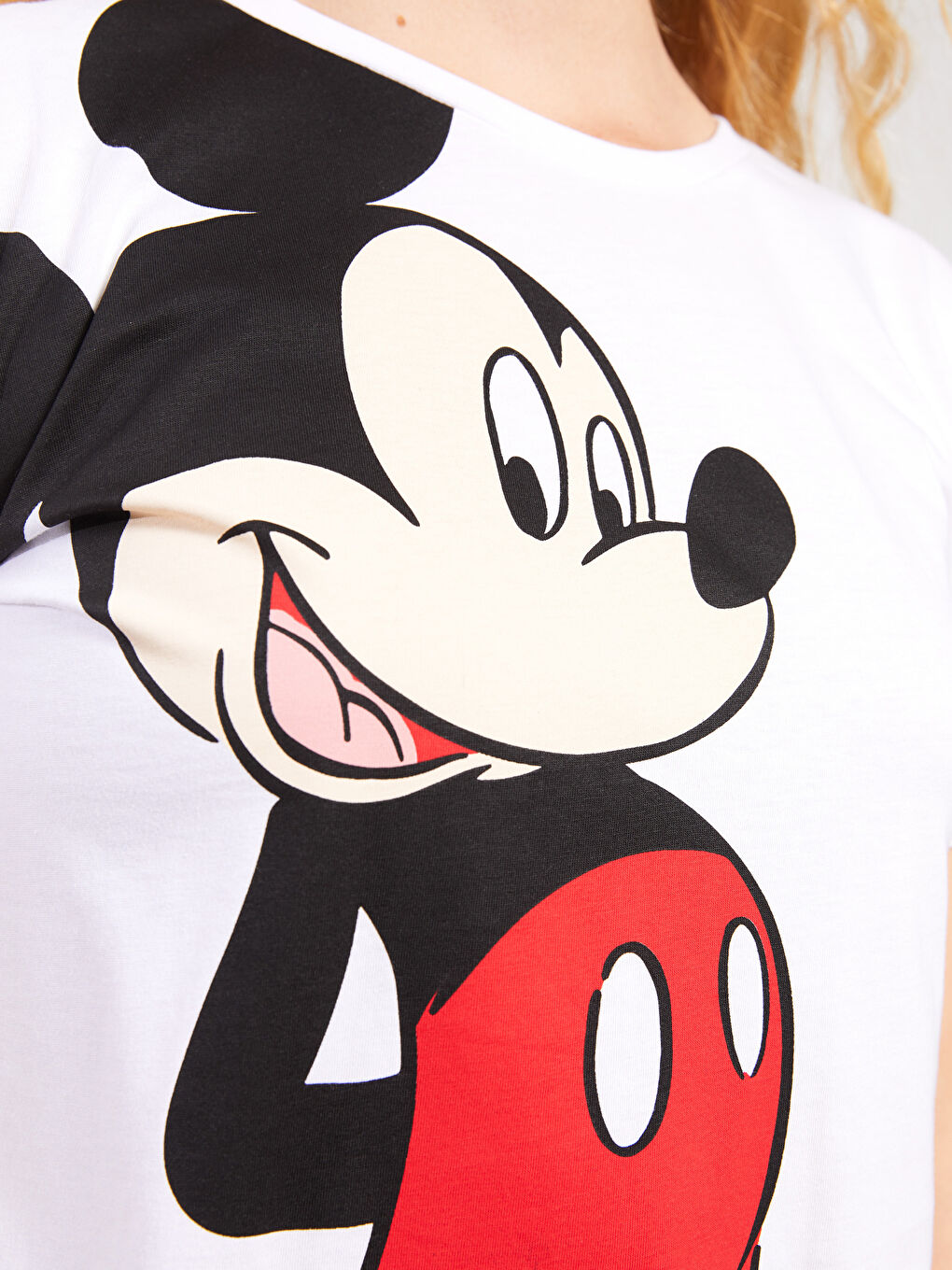 Beyaz Bisiklet Yaka Mickey Mouse Baskılı Kısa Kollu Pamuklu Kadın Tişört-2