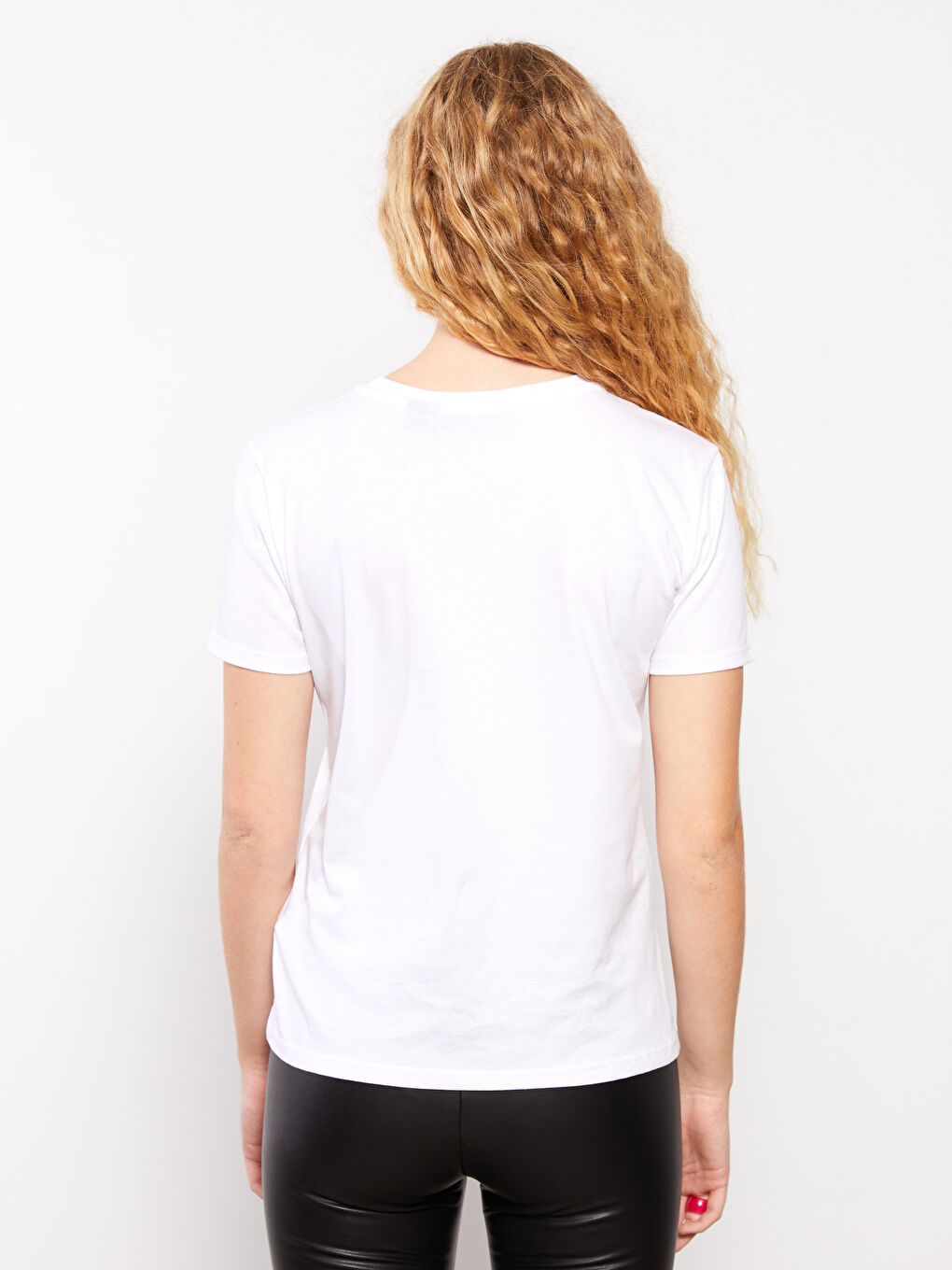 Beyaz Bisiklet Yaka Mickey Mouse Baskılı Kısa Kollu Pamuklu Kadın Tişört-3