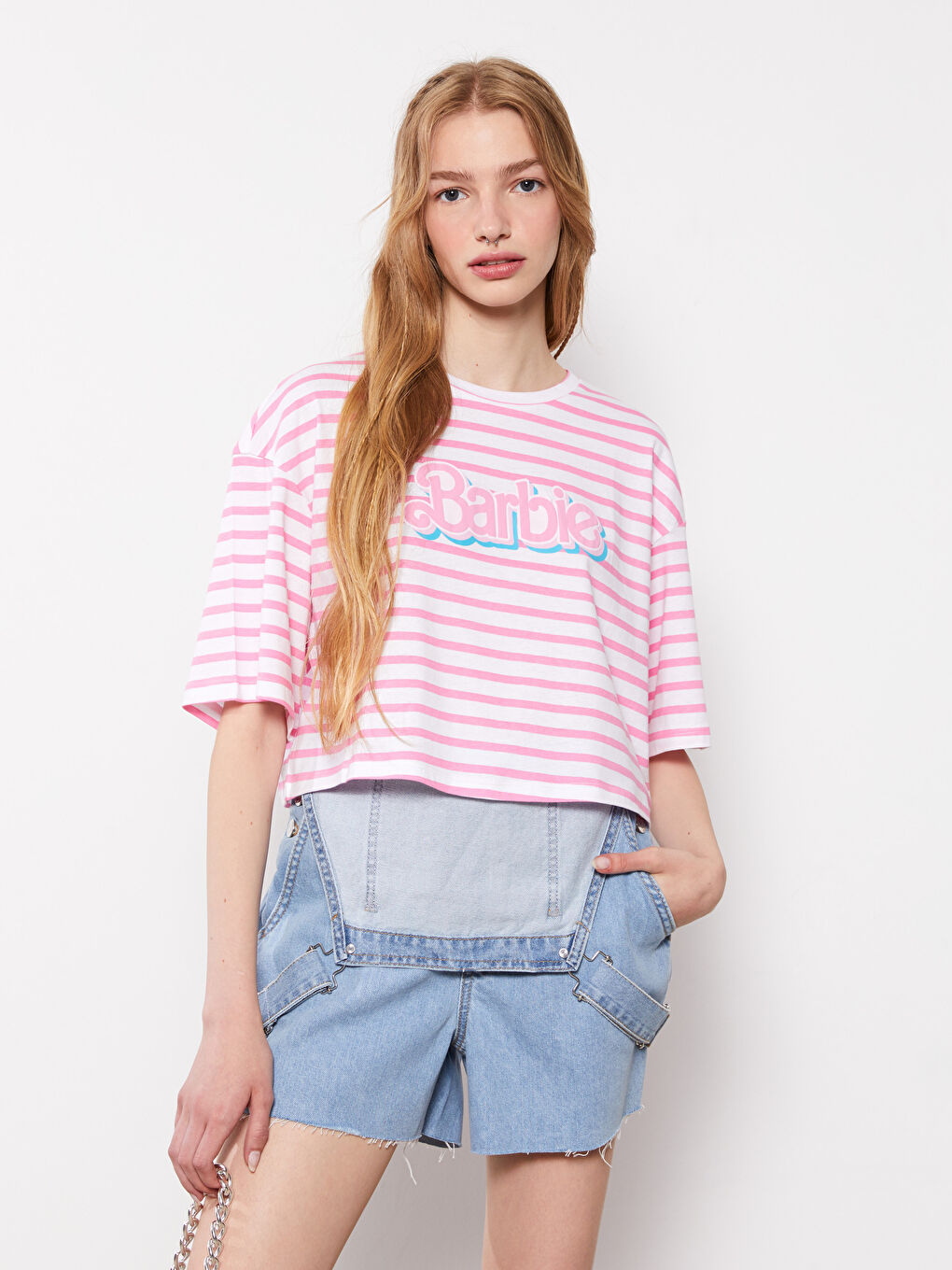 Pembe Bisiklet Yaka Barbie Baskılı Kısa Kollu Kadın Crop