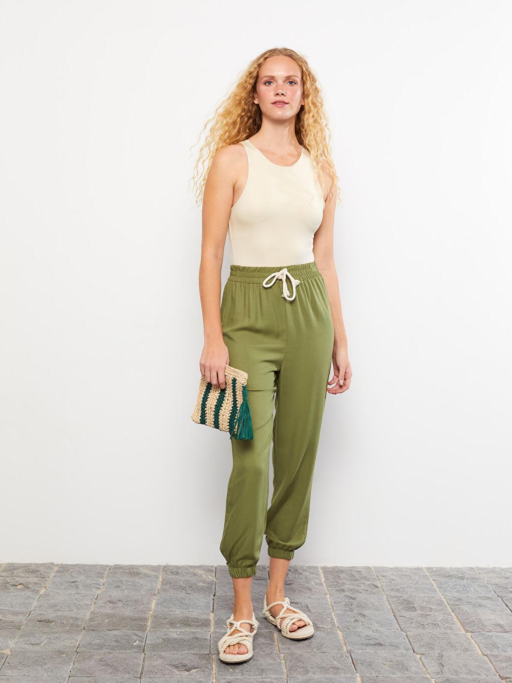 Pantalon Jogger Droit à Taille Élastique Ajustement Standard en Viscose pour Femmes