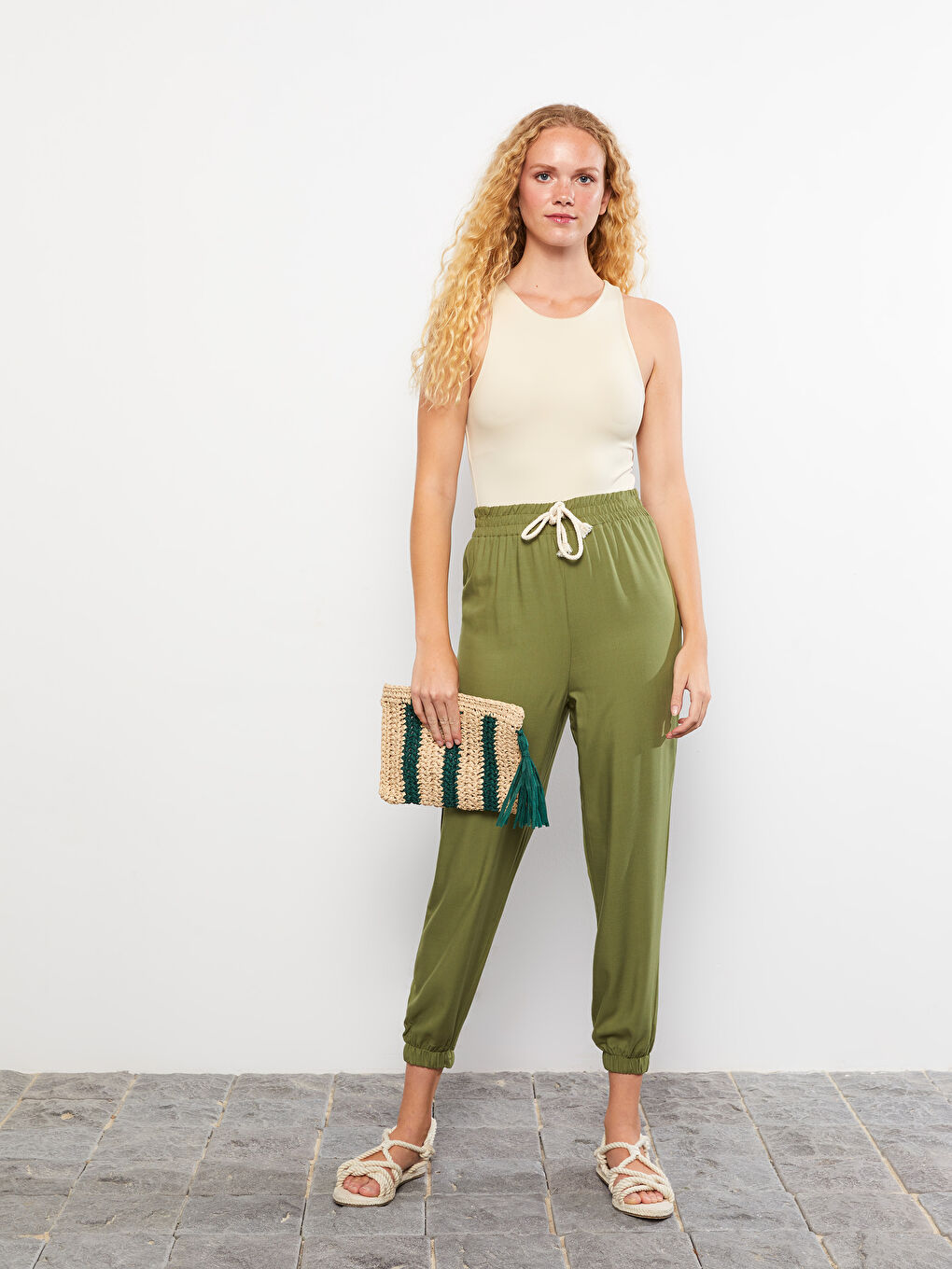 Pantalon Jogger Droit à Taille Élastique Ajustement Standard en Viscose pour Femmes-1