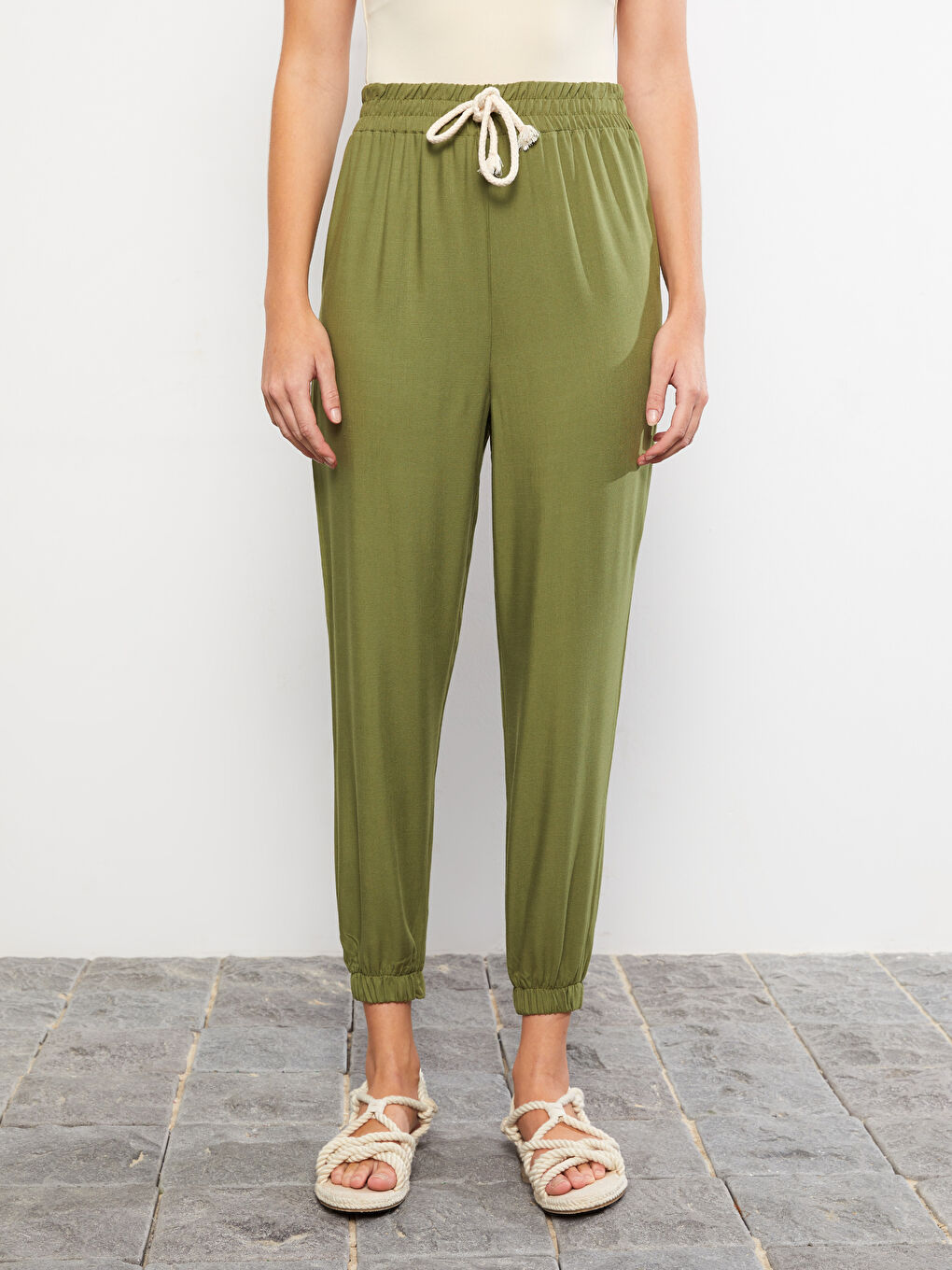 Pantalon Jogger Droit à Taille Élastique Ajustement Standard en Viscose pour Femmes-2