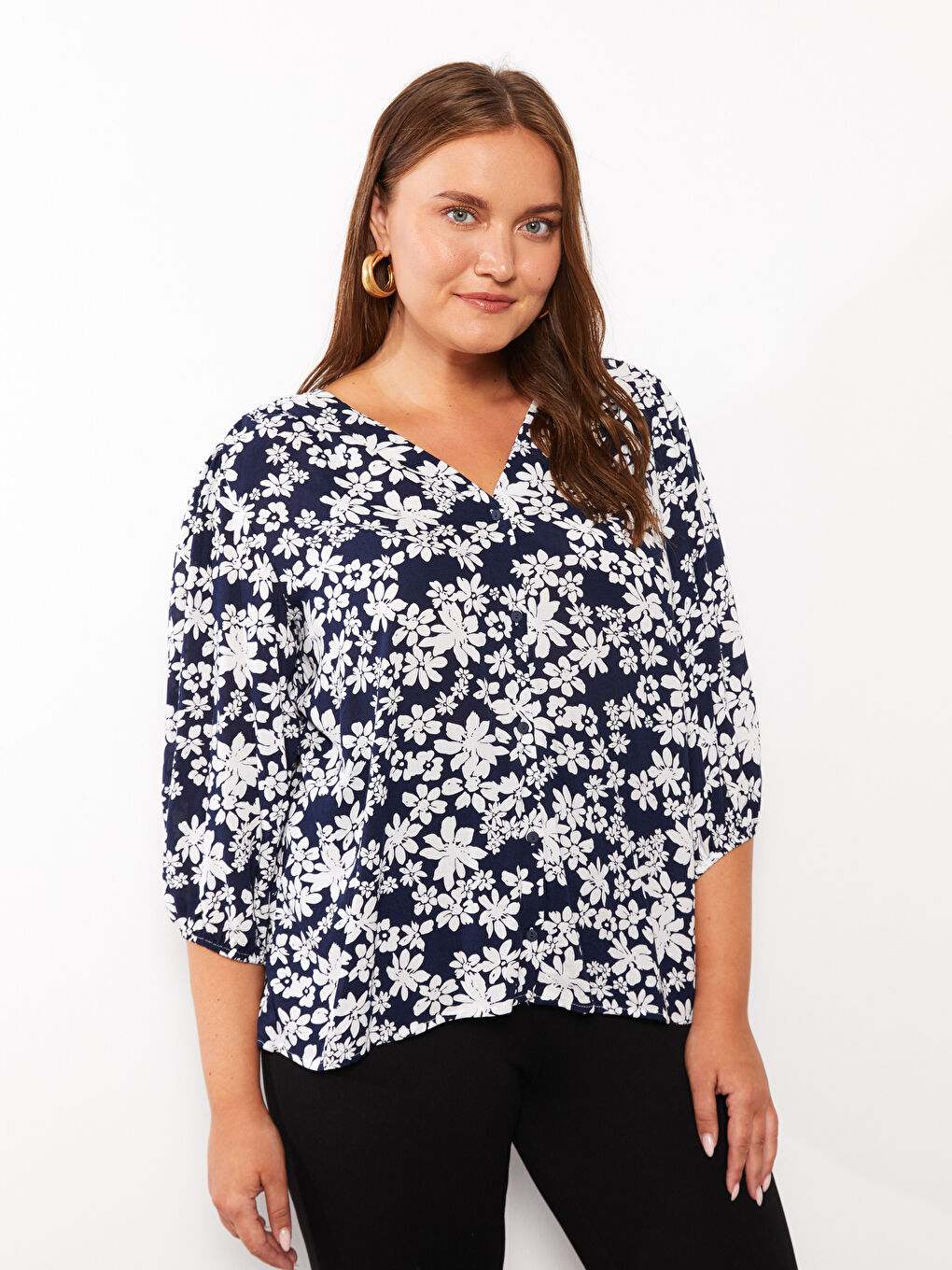 Lacivert Büyük Beden V Yaka Çiçekli Viskon Kadın Bluz