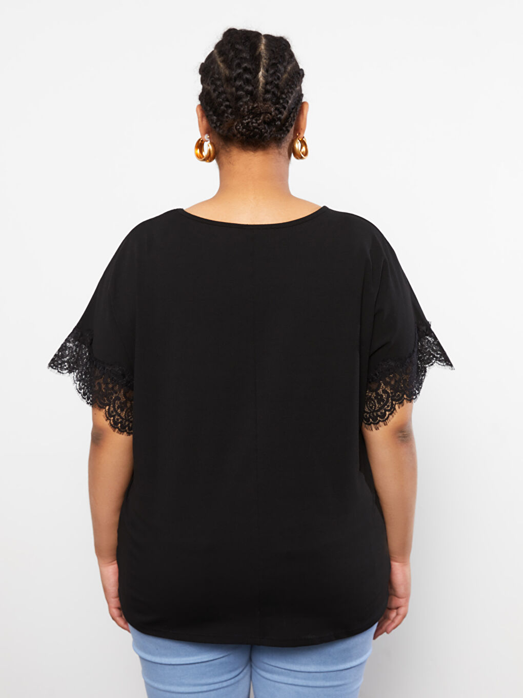Siyah Büyük Beden V Yaka Dantel Detaylı Kısa Kollu Kadın Tişört-4