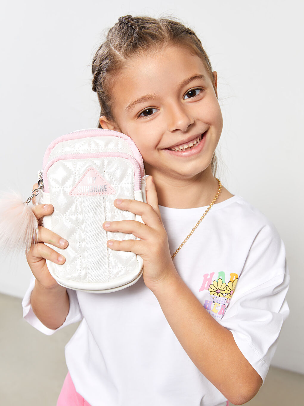 Beyaz Hologram Deri Görünümlü Kapitoneli Kız Çocuk Çapraz Çanta