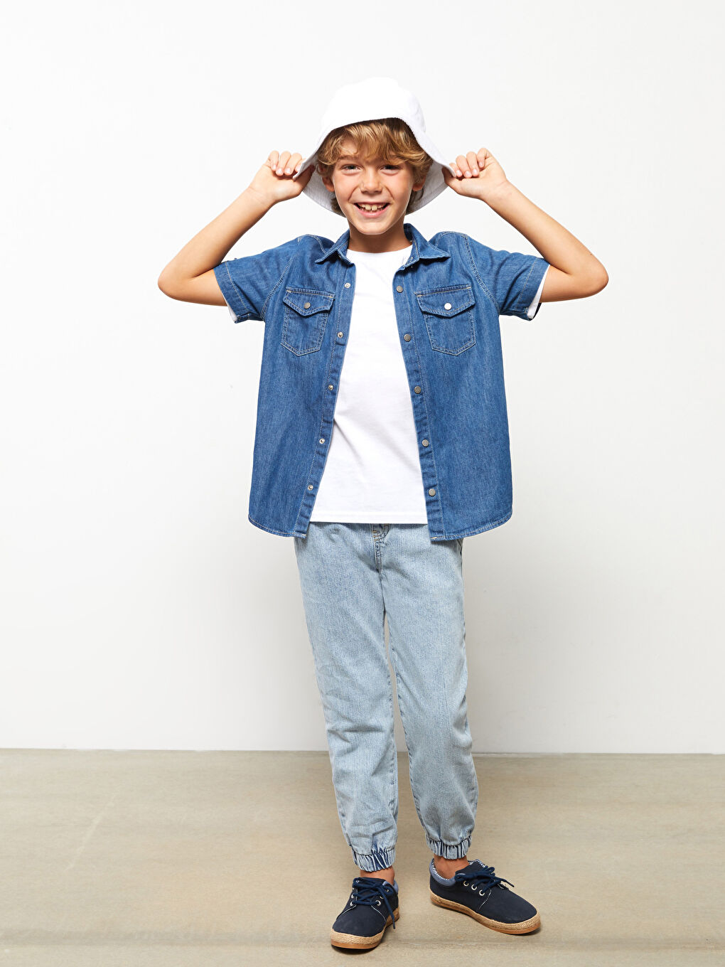 قميص دنيم أساسي كم قصير للأولاد-1