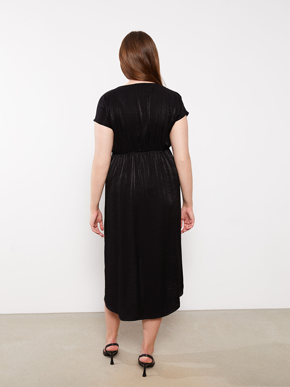 Siyah Büyük Beden Kruvaze Yaka Düz Kısa Kollu Kadın Elbise-4