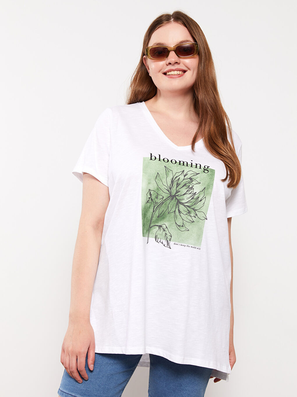 Ekru Büyük Beden V Yaka Baskılı Kısa Kollu Pamuklu Kadın Tişört-2