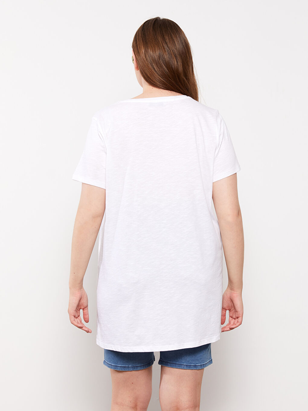 Ekru Büyük Beden V Yaka Baskılı Kısa Kollu Pamuklu Kadın Tişört-4