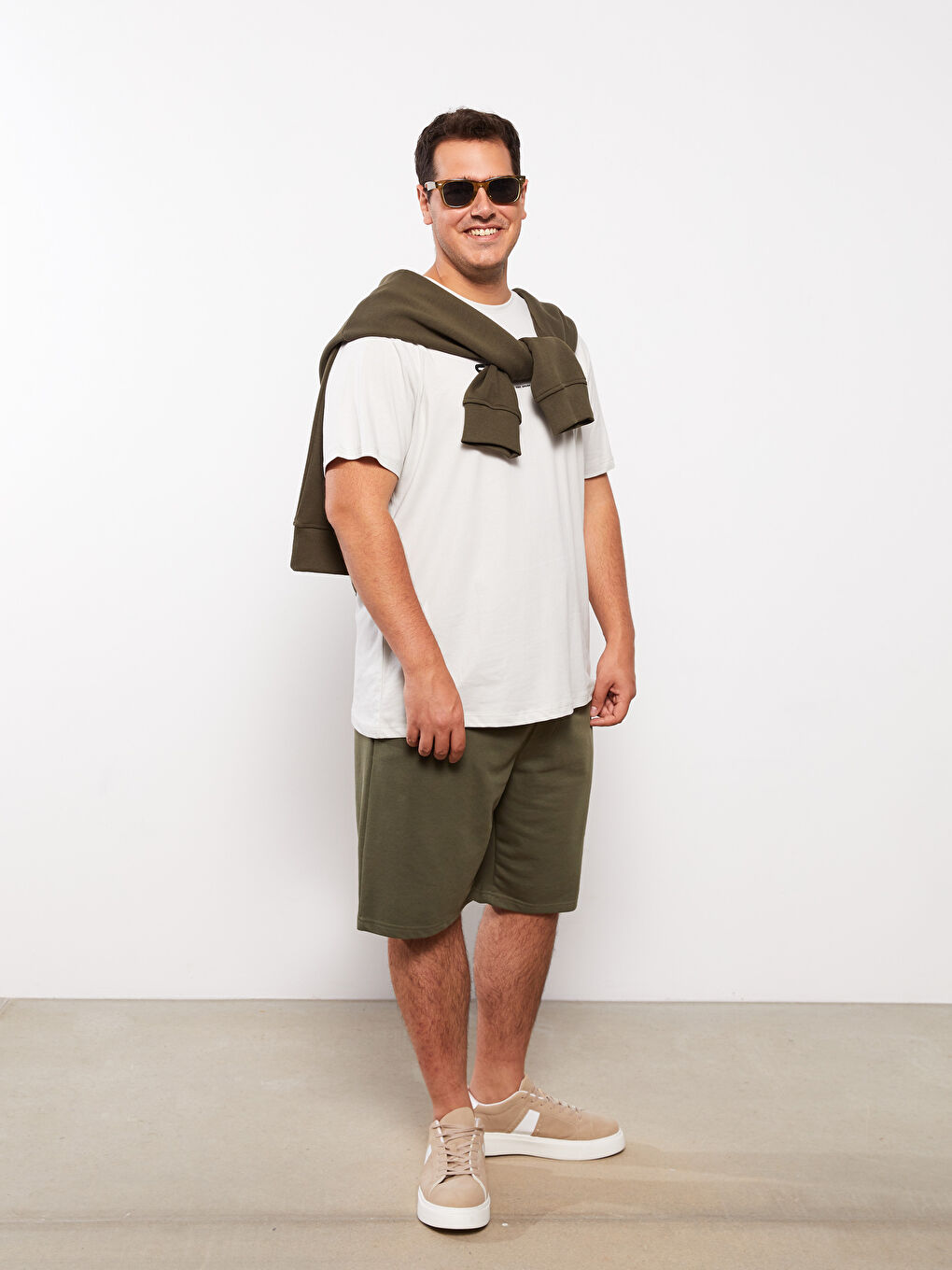 Haki Standart Kalıp Nakışlı Erkek Şort-1