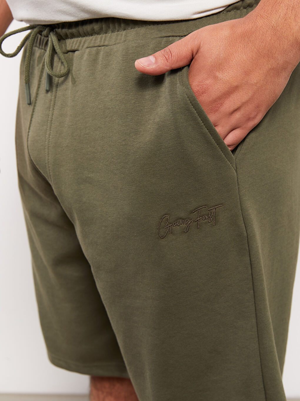 Haki Standart Kalıp Nakışlı Erkek Şort-4