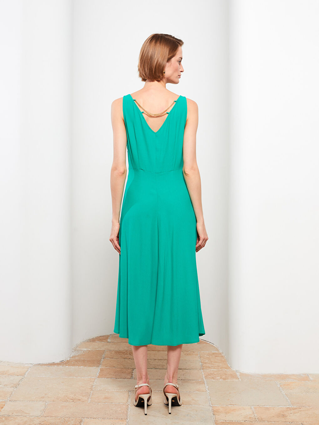 Yeşil V Yaka Düz Kolsuz Viskon Elbise-4