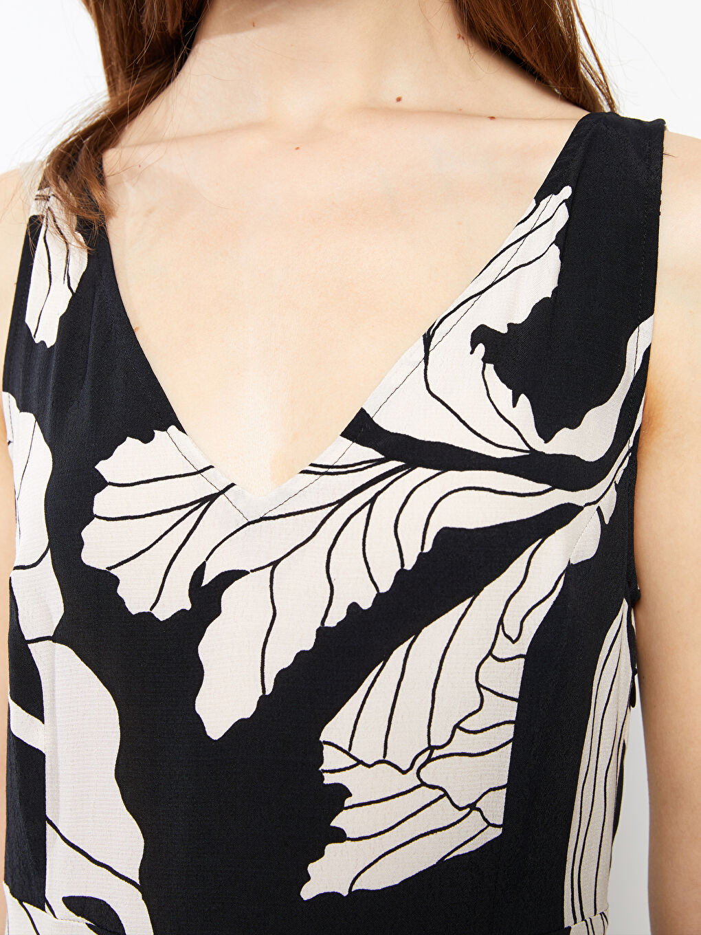 Siyah V Yaka Desenli Kolsuz Viskon Kadın Elbise-4