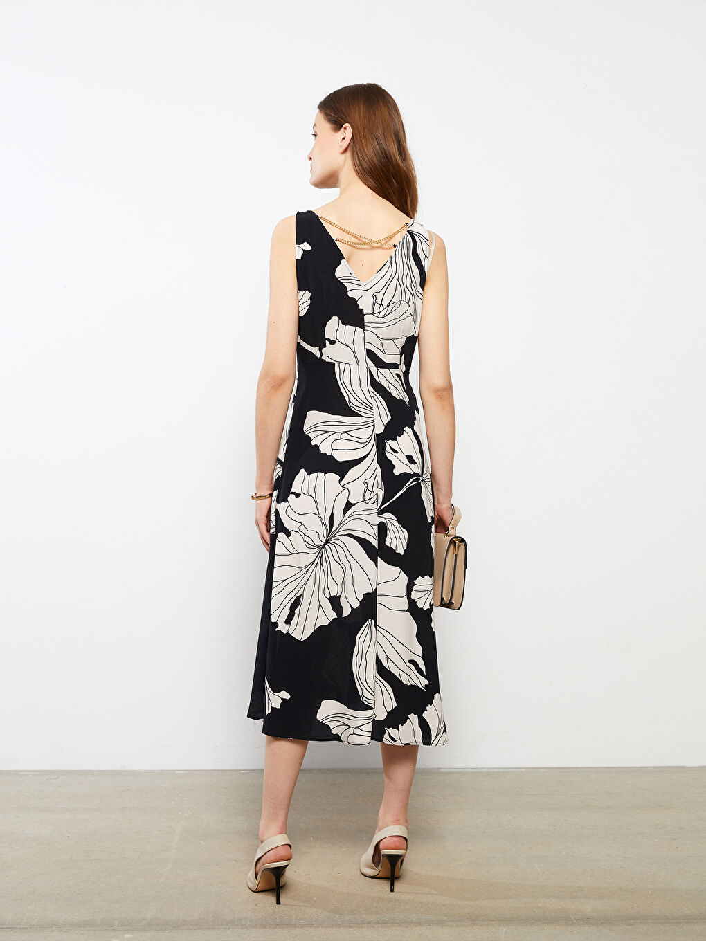 Siyah V Yaka Desenli Kolsuz Viskon Kadın Elbise-5