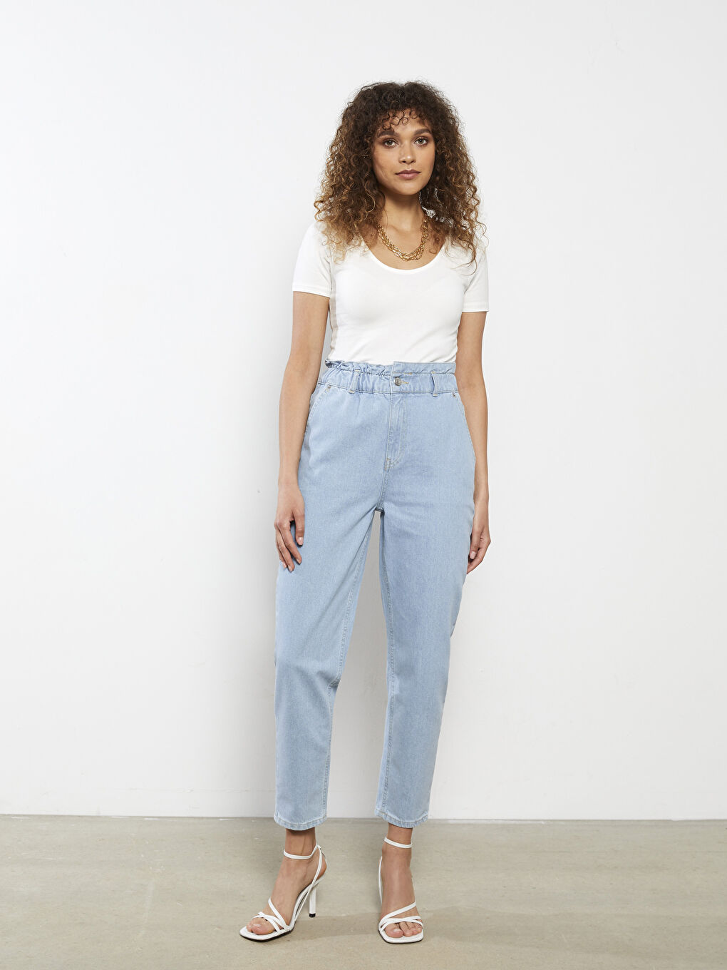 Comfortable Fit Elastic Waist Straight Pocket Detailed Women's Jean Trousers-1