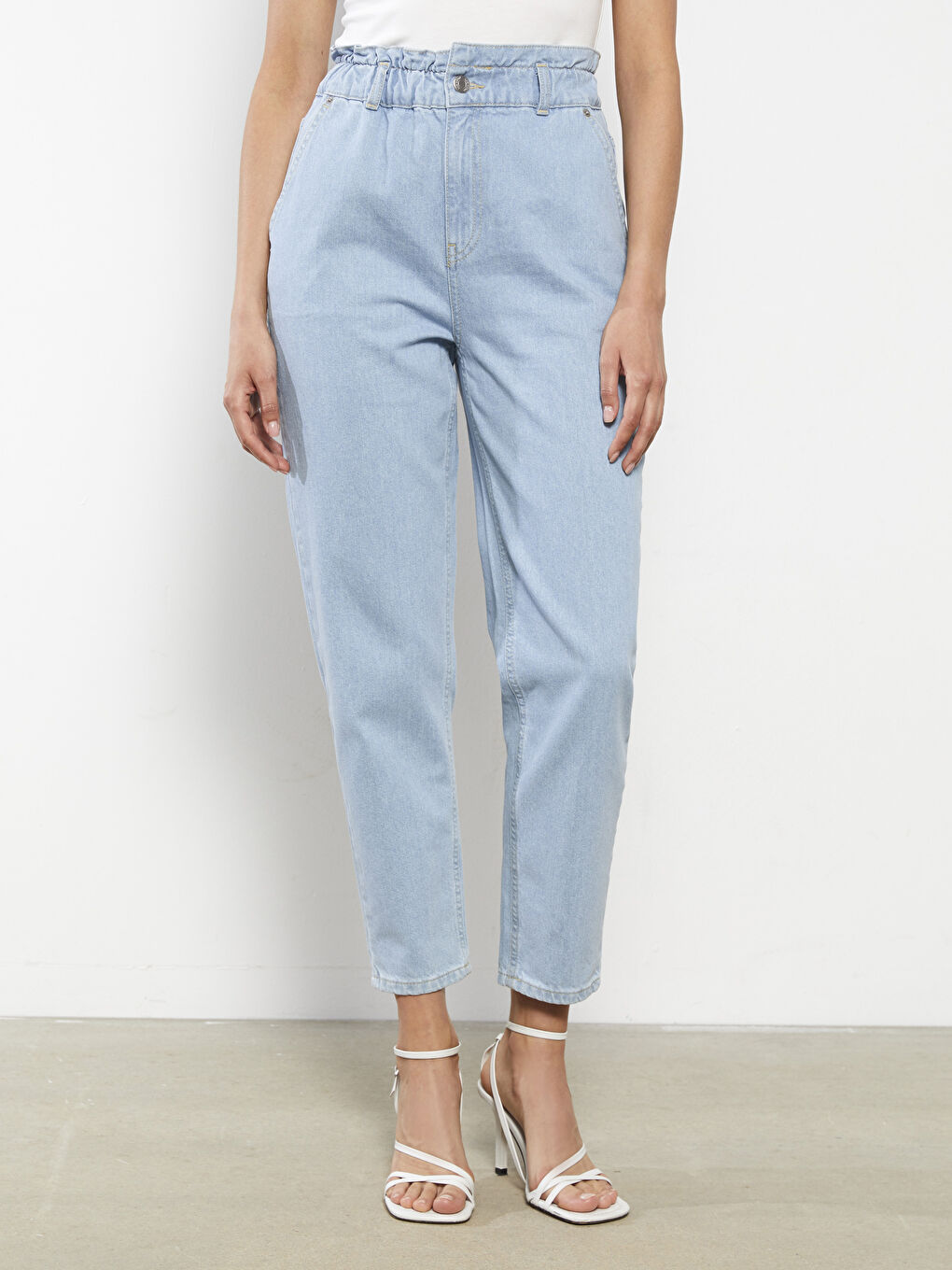 Comfortable Fit Elastic Waist Straight Pocket Detailed Women's Jean Trousers-2