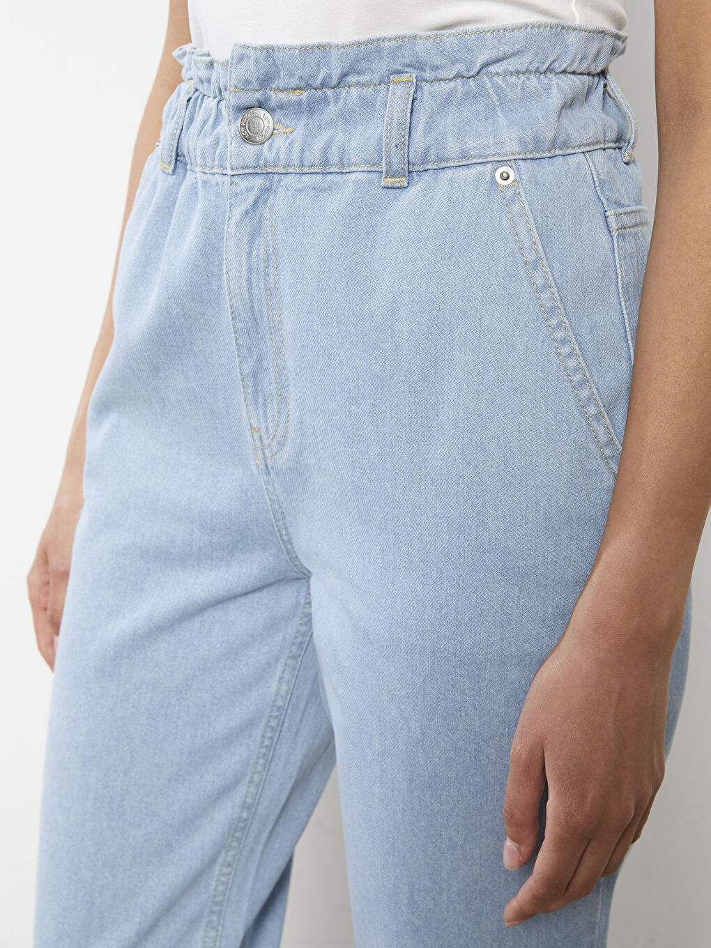 Comfortable Fit Elastic Waist Straight Pocket Detailed Women's Jean Trousers-3