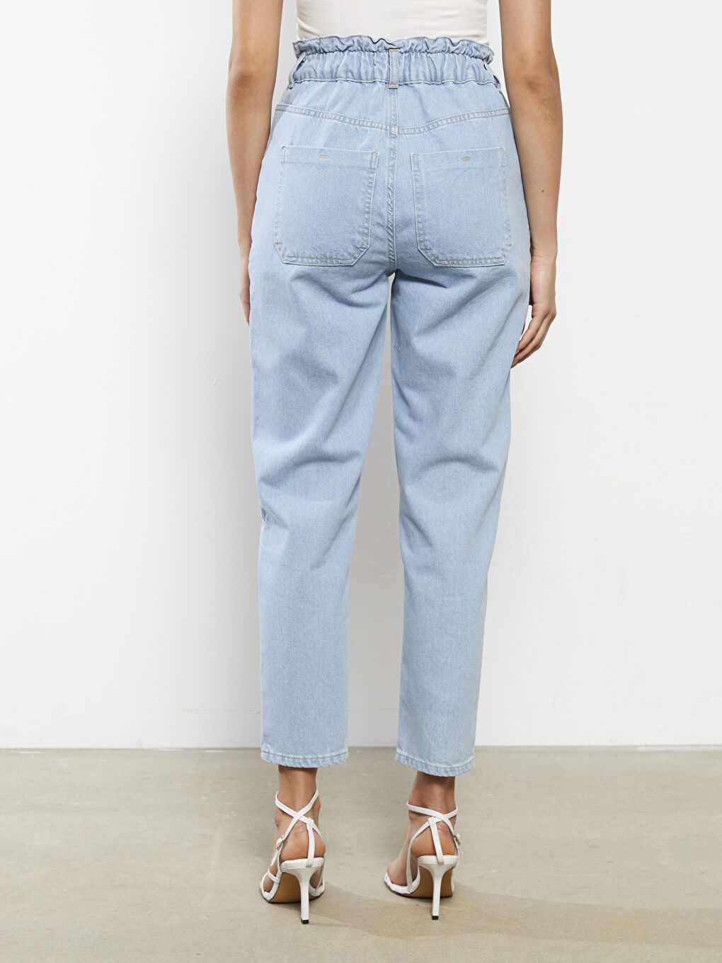 Comfortable Fit Elastic Waist Straight Pocket Detailed Women's Jean Trousers-4