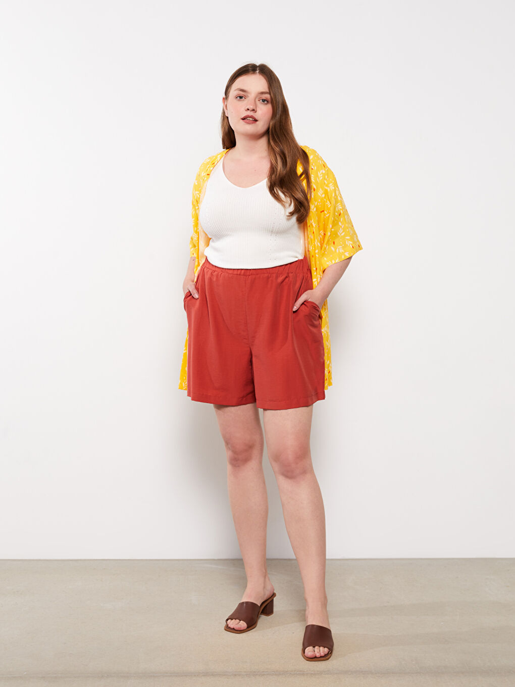 Шорты для женщин больших размеров с эластичным поясом, удобной посадкой и однотонным дизайном-1