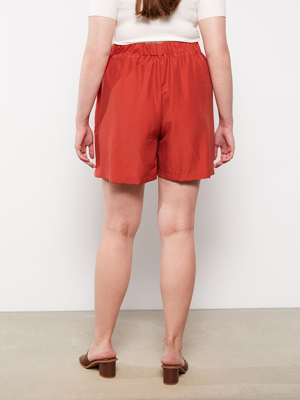 Шорты для женщин больших размеров с эластичным поясом, удобной посадкой и однотонным дизайном-3