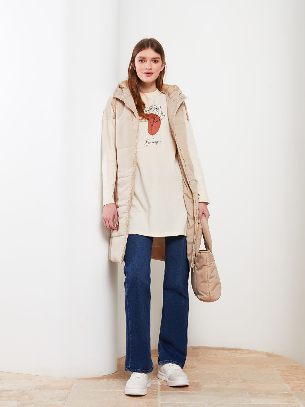 Bej Kapüşonlu Düz Cep Detaylı Kadın Şişme Yelek