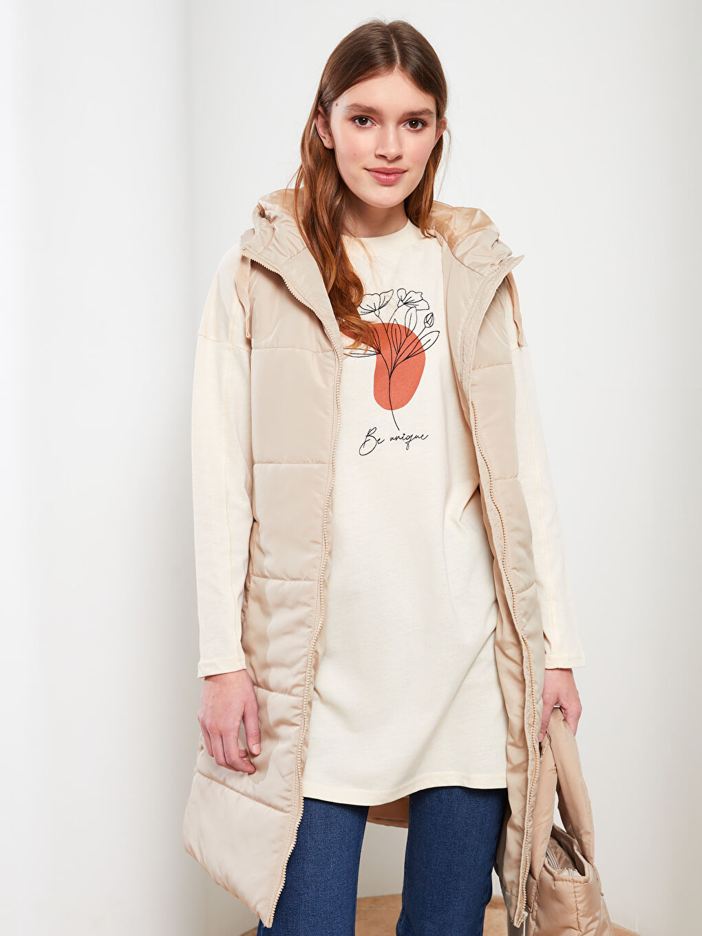 Bej Kapüşonlu Düz Cep Detaylı Kadın Şişme Yelek-1