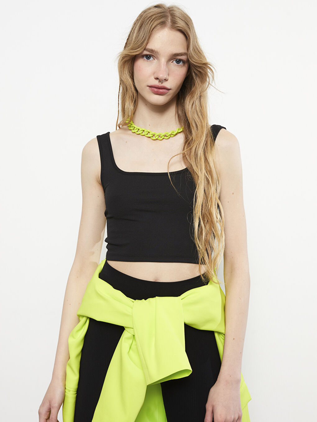 Siyah Kadın Kare Yaka Düz Crop-1