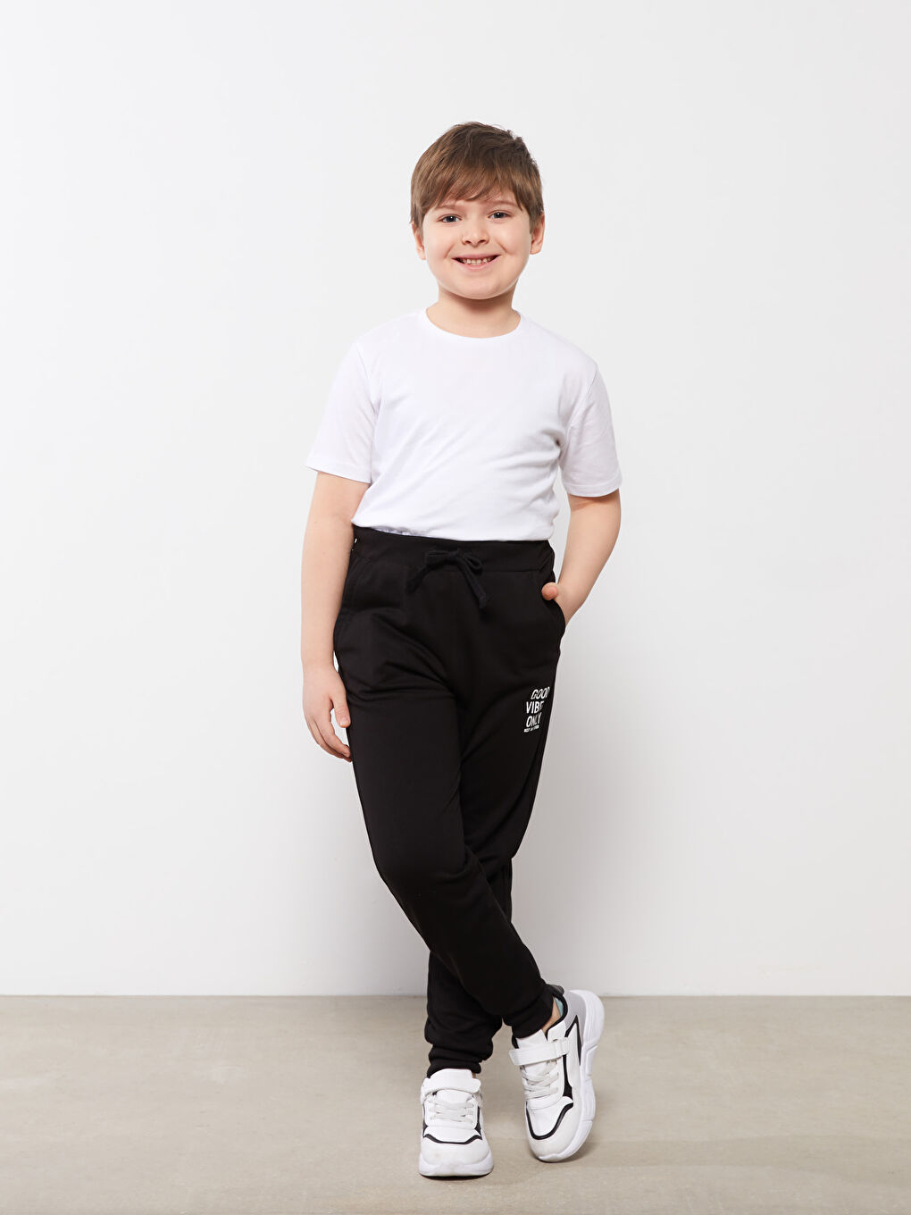 Siyah Geniş Beden Beli Lastikli Baskılı Erkek Çocuk Jogger Eşofman Altı-1